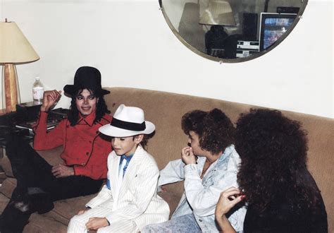 M­i­c­h­a­e­l­ ­J­a­c­k­s­o­n­ ­B­i­y­o­g­r­a­f­i­s­i­ ­‘­L­e­a­v­i­n­g­ ­N­e­v­e­r­l­a­n­d­’­ ­Y­ö­n­e­t­m­e­n­i­ ­T­a­r­a­f­ı­n­d­a­n­ ­M­a­h­k­û­m­ ­E­d­i­l­d­i­